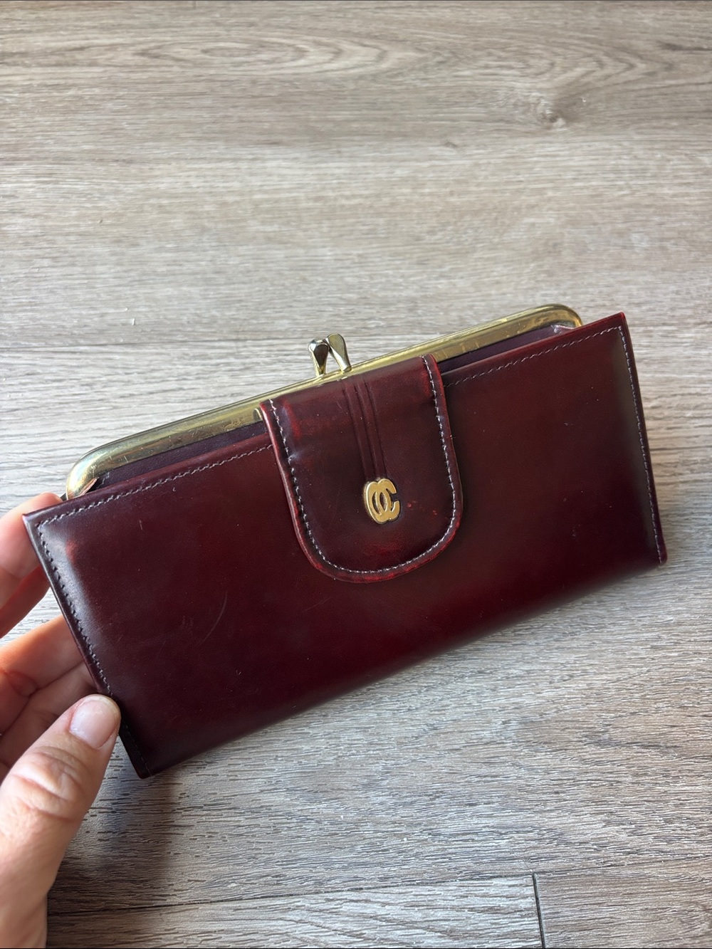 Oleg Cassini OC Classic Burgundy Cowhide Leather & Gold Kiss Lock Clasp Wallet